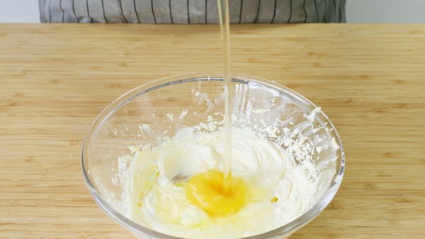 奶黄馅冰皮月饼啦