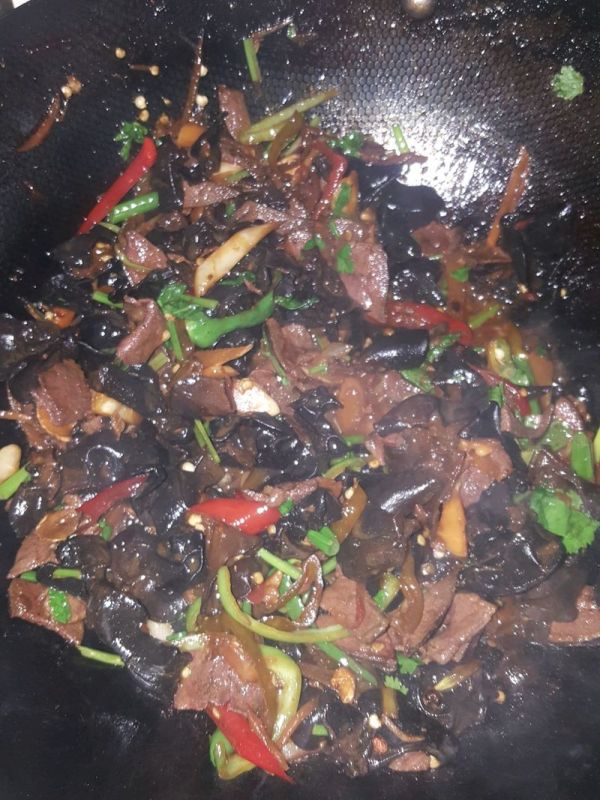 泡菜木耳爆炒腊猪肝