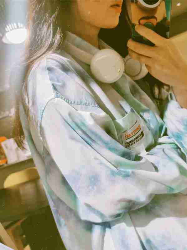 夏天的降温神器，干什么都可以用，必备小风扇。
