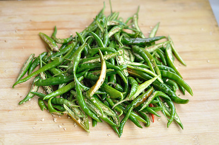 夏季祛暑必备良品，辣酱凉拌黄瓜帮你降温