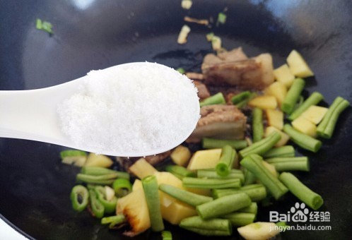 排骨焖饭怎么做入味？怎么做更好吃？