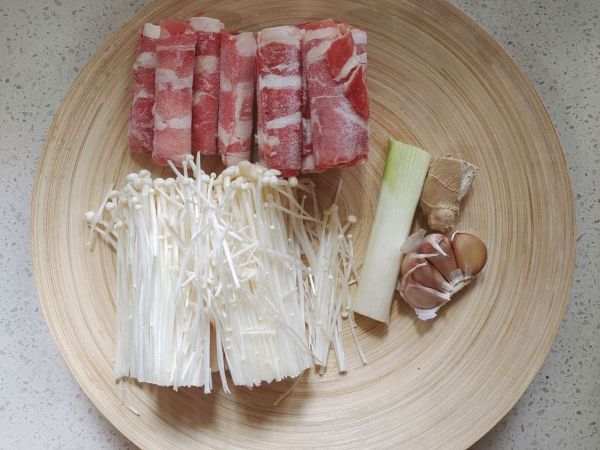 极鲜肥牛金针菇卷