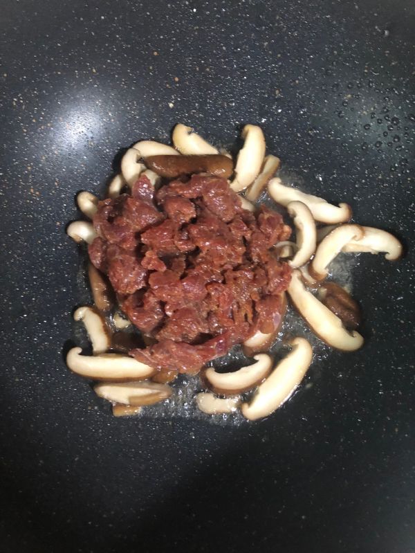 快手菜香菇炒牛肉