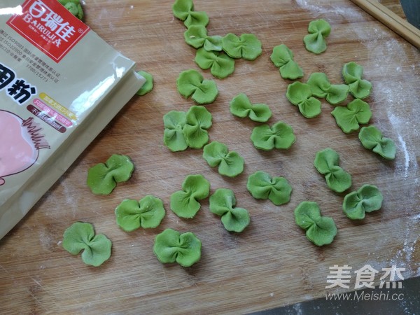 彩色蝴蝶面的做法