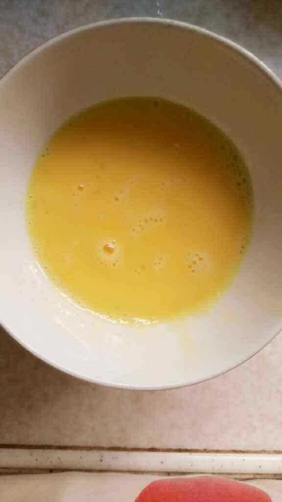 给孩子做丸子紫菜蛋汤，孩子会爱上这道菜的！