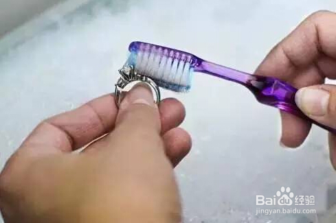 珠宝首饰到底能不能戴着洗澡呢?