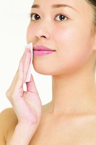 怎样解决秋冬唇部脱皮