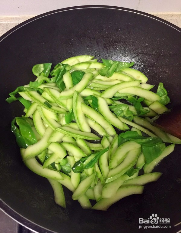 西葫芦炒肉家常做法,怎么做好吃快捷