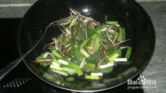 葱香油煎咸鱼干