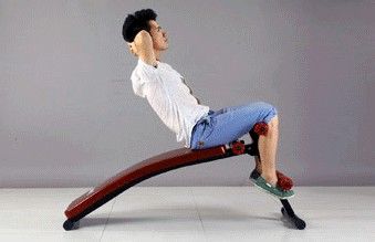 运用仰卧起坐器材强效收腹