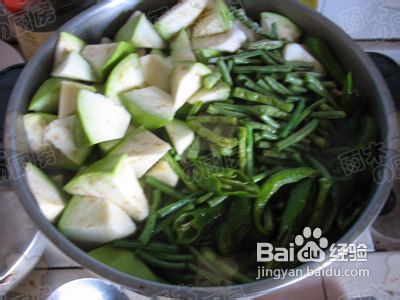 东北乱炖---脊骨炖杂蔬