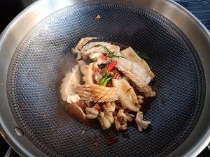 墨鱼煲的做法