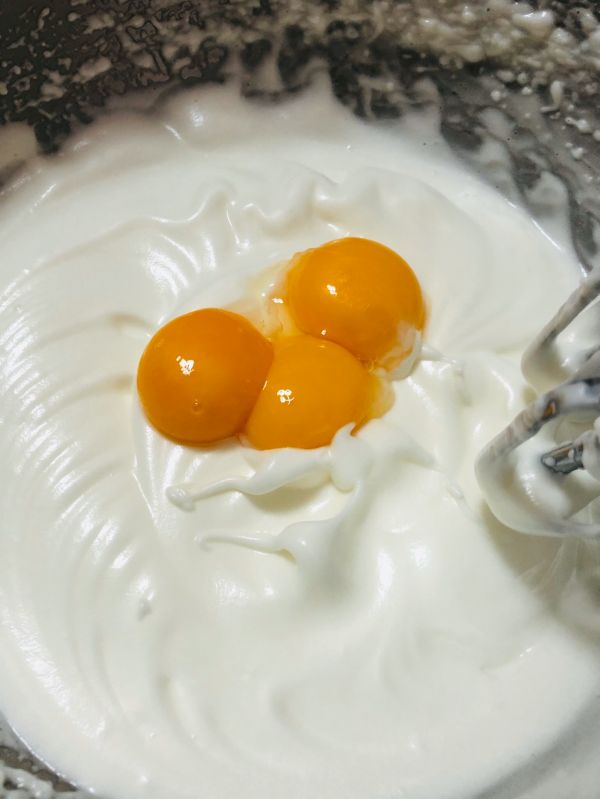 椰浆芒果慕斯蛋糕