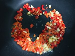 如何做泥蒿辣炒腊肉