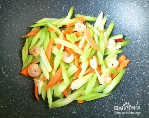 西芹胡萝卜炒虾仁
