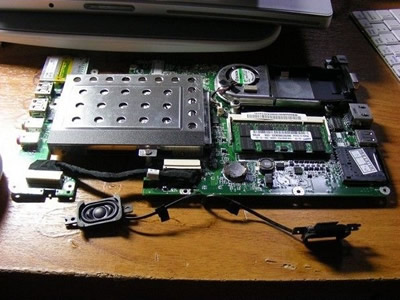 宏基Aspire One上网本更换内存拆机教程