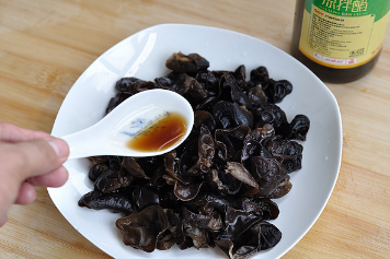 凉拌黑木耳的做法