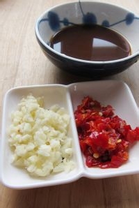 丰胸之鱼虾小茄饼的作法