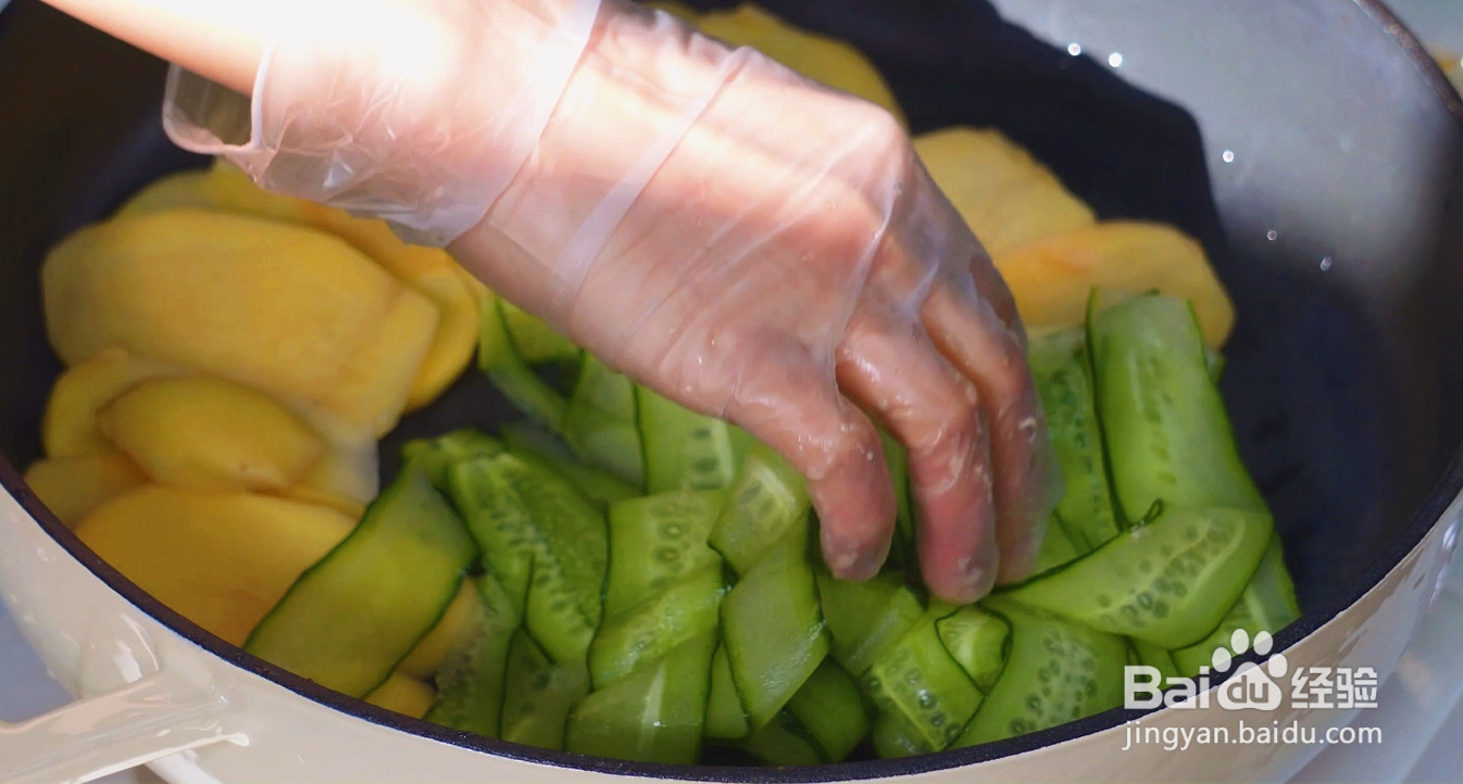 酸菜牛鲈鱼火锅的做法