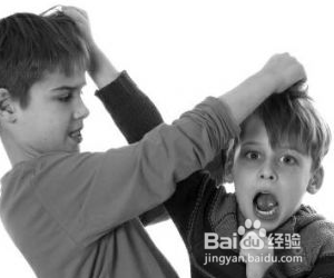 宝宝爱打人怎么办