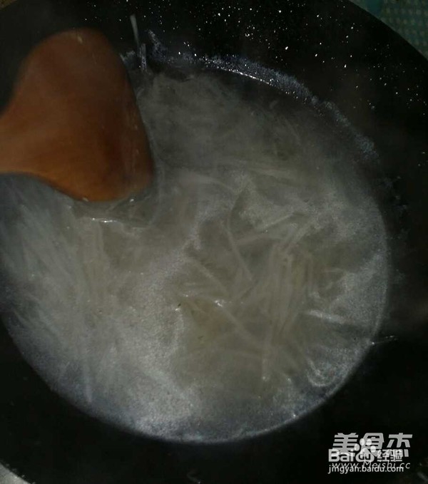 美味的白萝卜丝汤