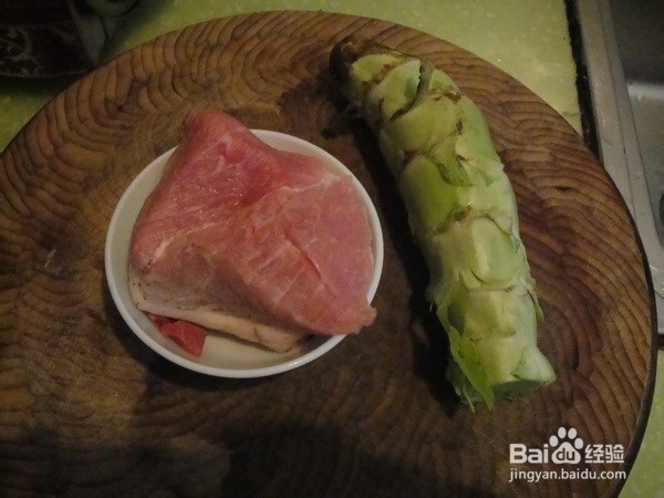 如何炒青笋肉丝？