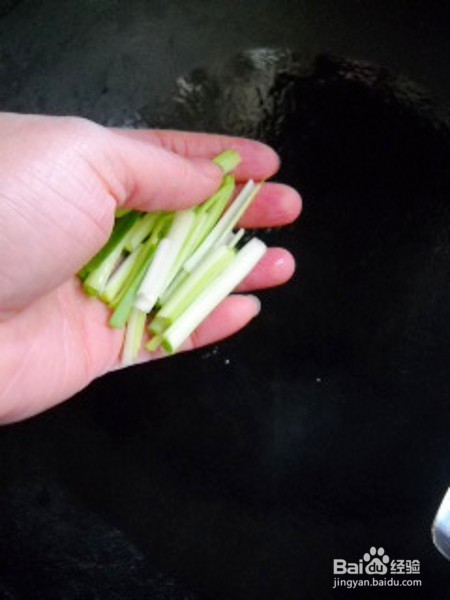 鲜美腊肉皮炖胡萝卜