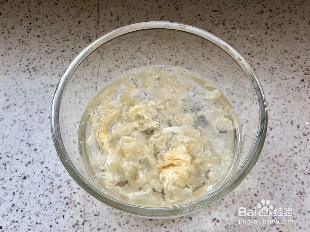 细腻美味的银耳梨子汤