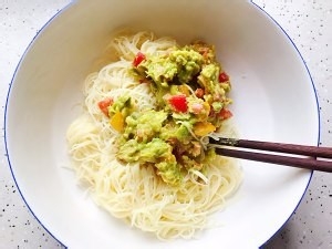 怎么做牛油果拌面