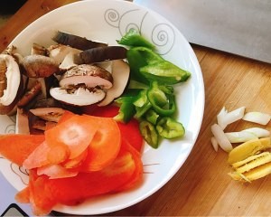 黄焖鸡米饭的做法