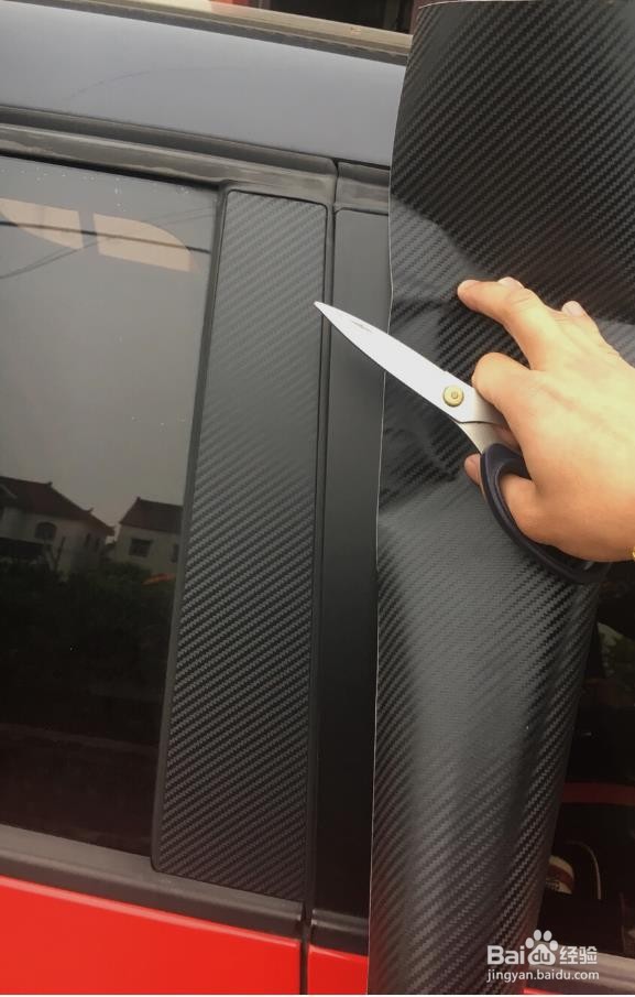 汽车中柱贴膜怎么贴