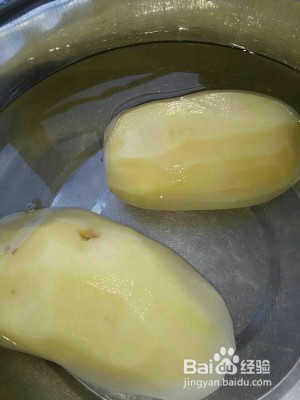 土豆笑脸饼的做法。