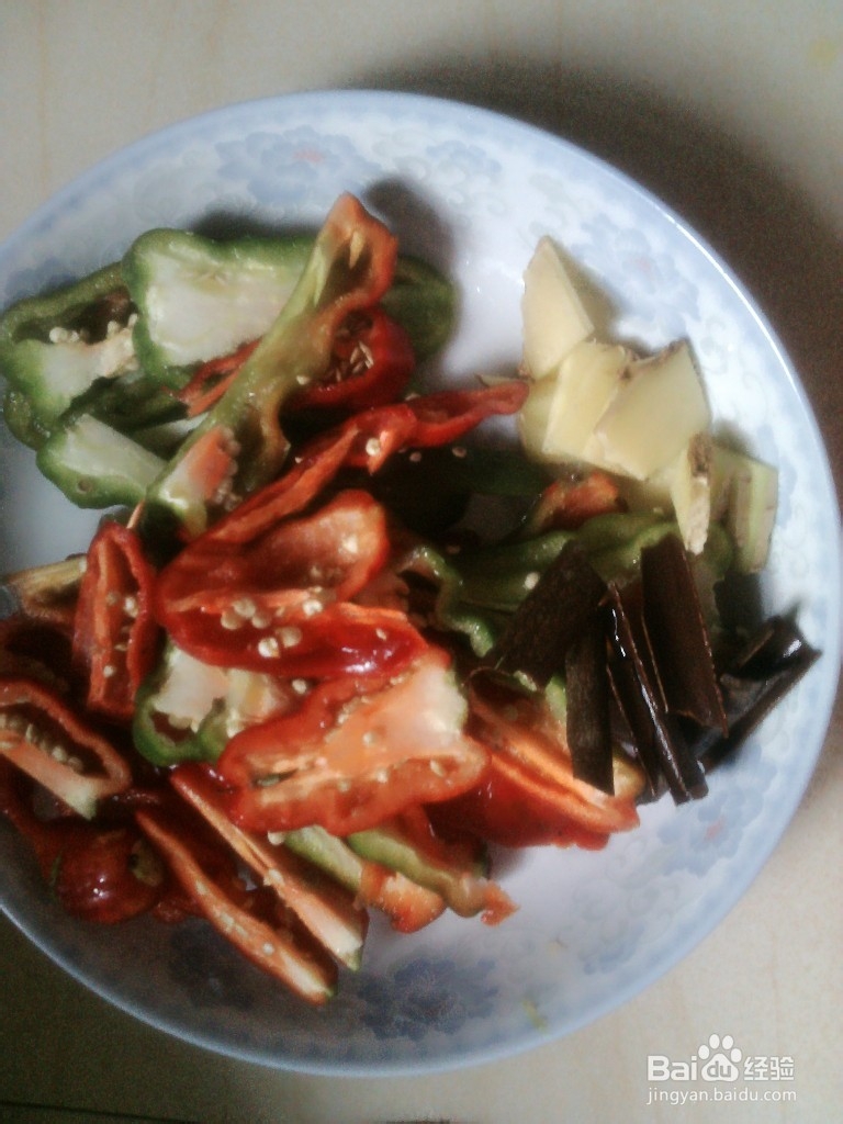 家常菜的做法之辣椒炒肉。