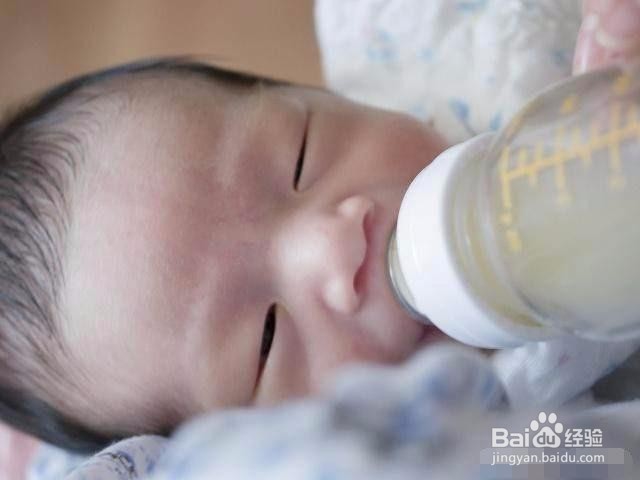 给宝宝冲明一奶粉时，用多少度的水最好？