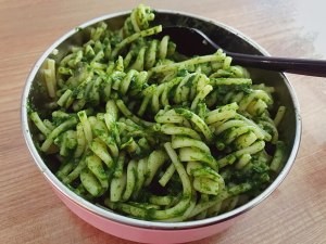 教你制作美味的菠菜蘑菇奶油意面
