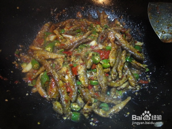 家常菜—青椒炒干炸刁子鱼