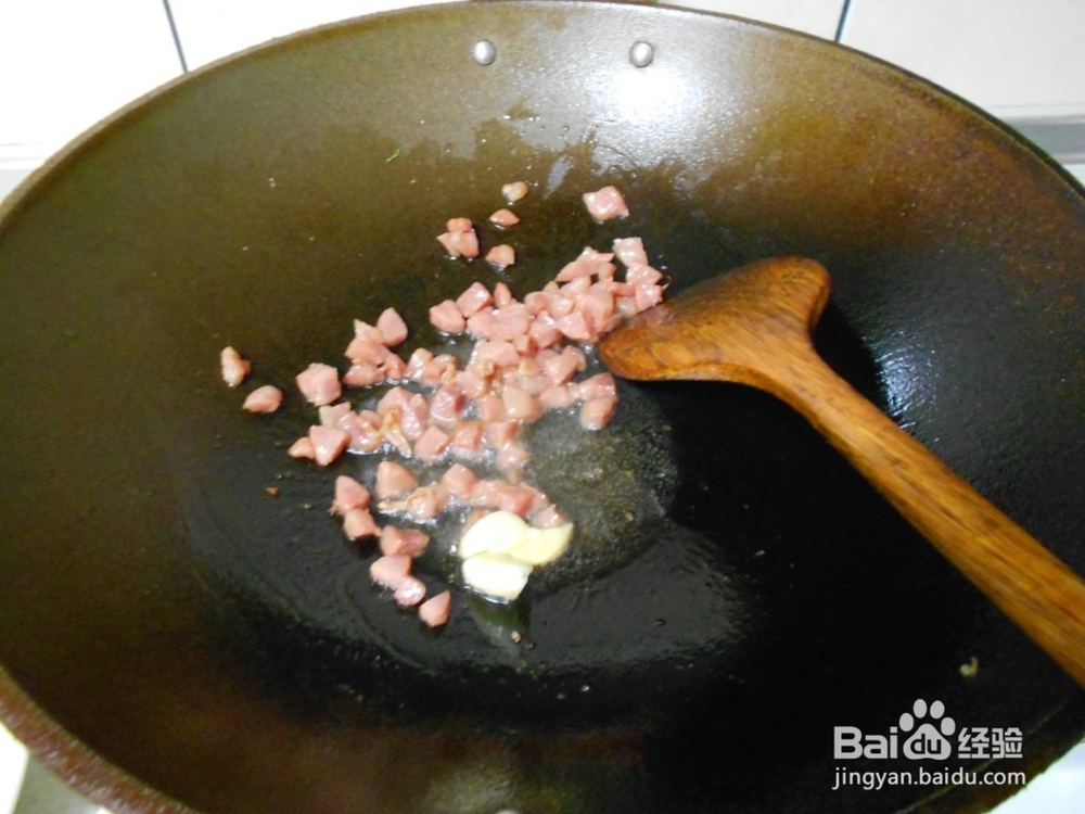 香肠炒菜梗做法