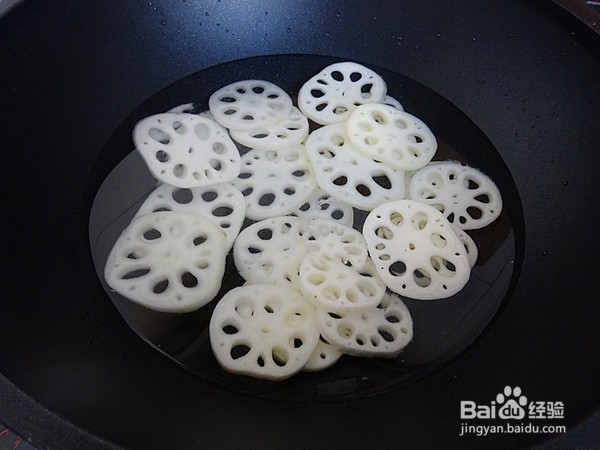 吃腻了鱼肉，如何做一盘清爽可口的小炒莲藕