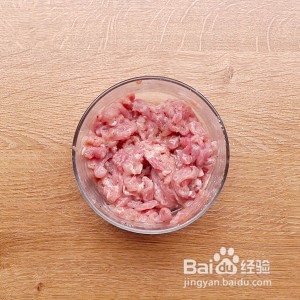 如何做黑椒洋葱肉丝？