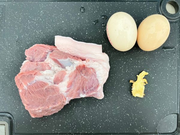 当归肉饼蒸蛋汤