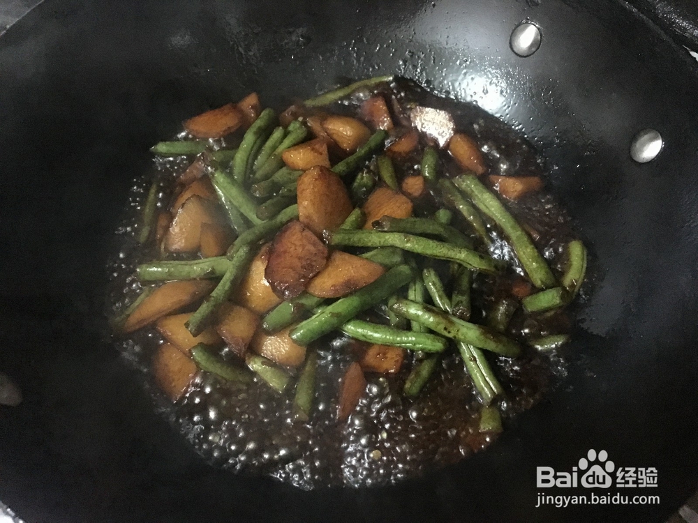 在家中炒土豆刀豆