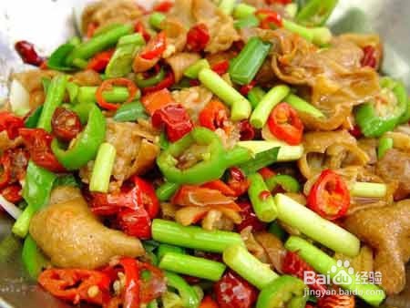 尖椒肥肠的制作