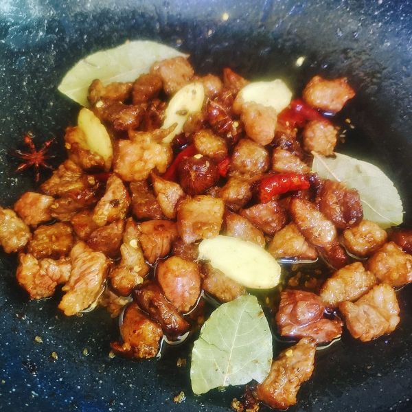 红烧胡萝卜土豆炖牛腩