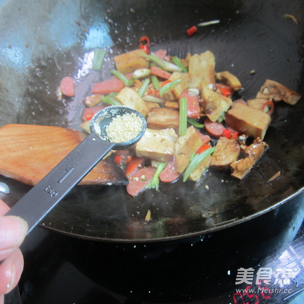 香干芹菜烧烤肠