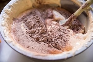 圣诞棉花糖奶油霜滴落树桩蛋糕的美味做法