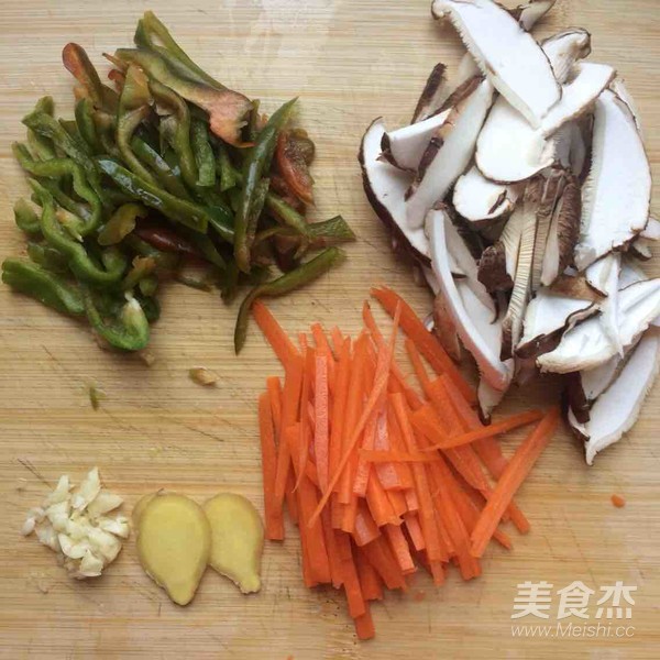 青椒香菇炒肉丝