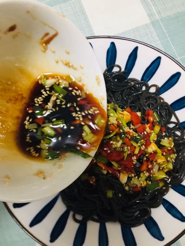 凉拌酸辣蕨根粉条