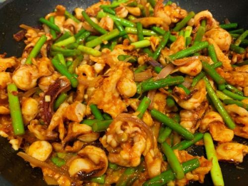 韩式蒜苔炒鱿鱼足