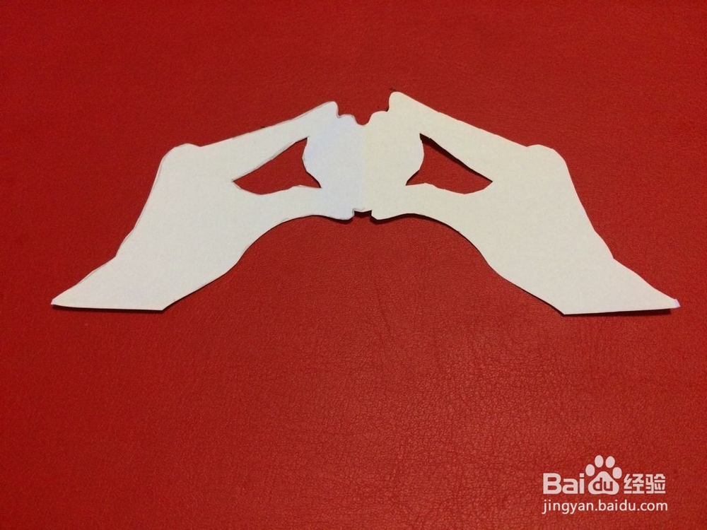 剪纸:手握心的造型