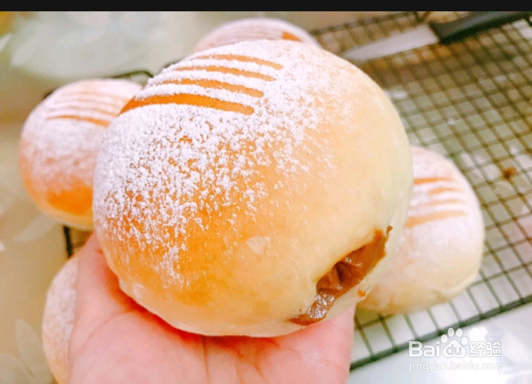 如何做出巧克力卡士达冰面包